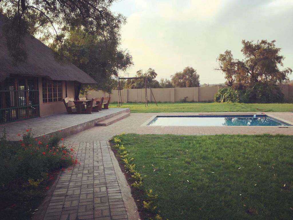 בריטס Esmarline Lodge מראה חיצוני תמונה